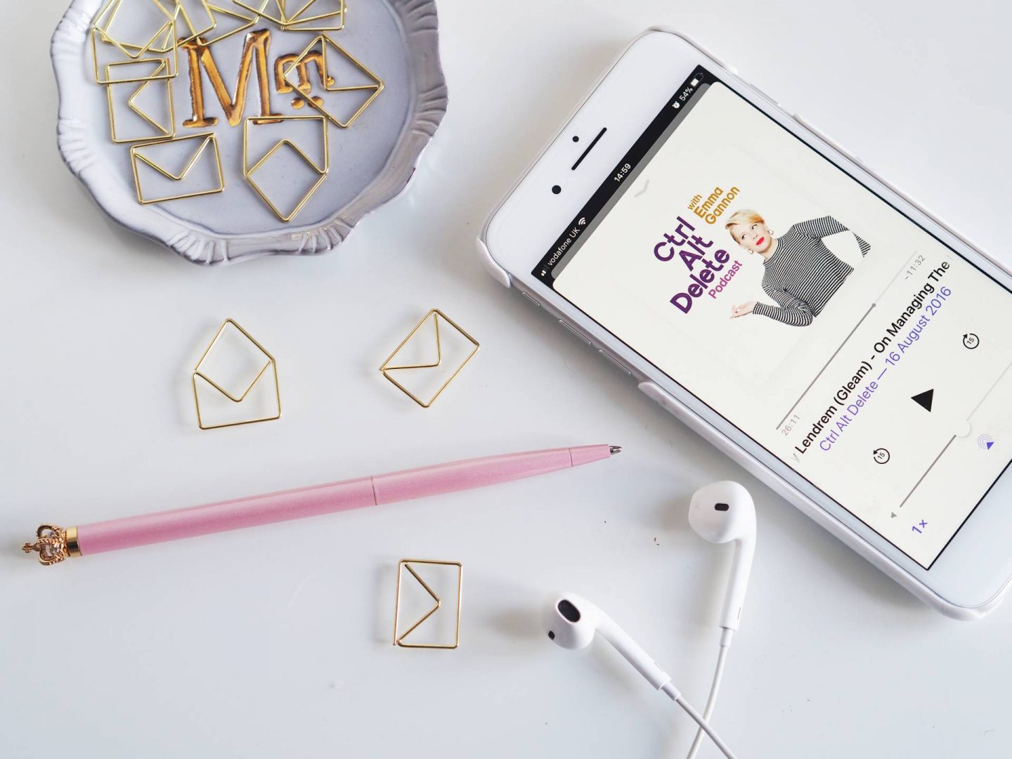 BLOGGER PODCASTS THAT WILL TEACH YOU A LOT | Megan Taylor