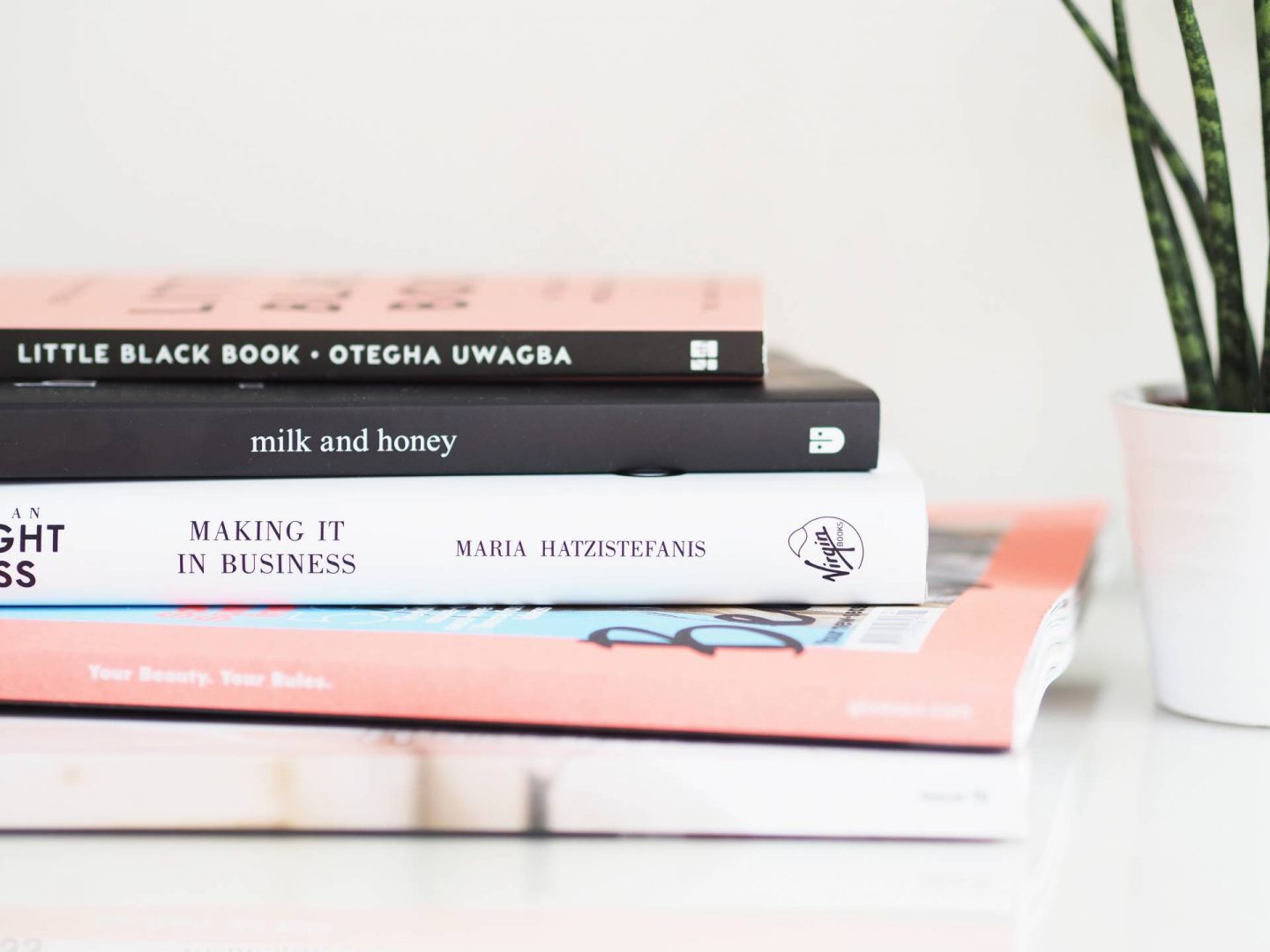 WHAT BLOGGERS ARE READING RIGHT NOW | Megan Taylor